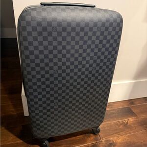 Louis Vuitton Damier Ebene rolling suitcase. Checked bag NOT a carry-on